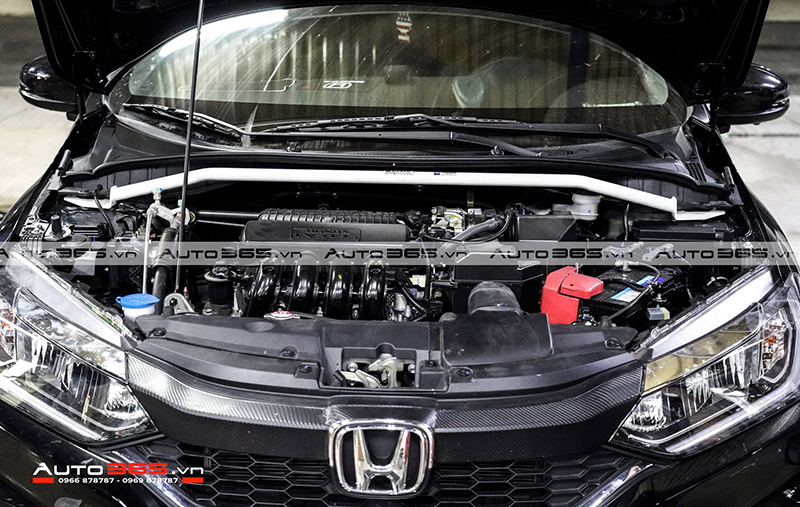 Honda City lắp thanh giằng Ultra Racing tại Auto365
